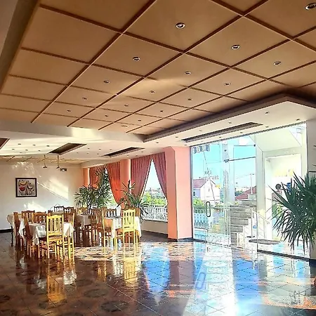 Nicola Hotel *